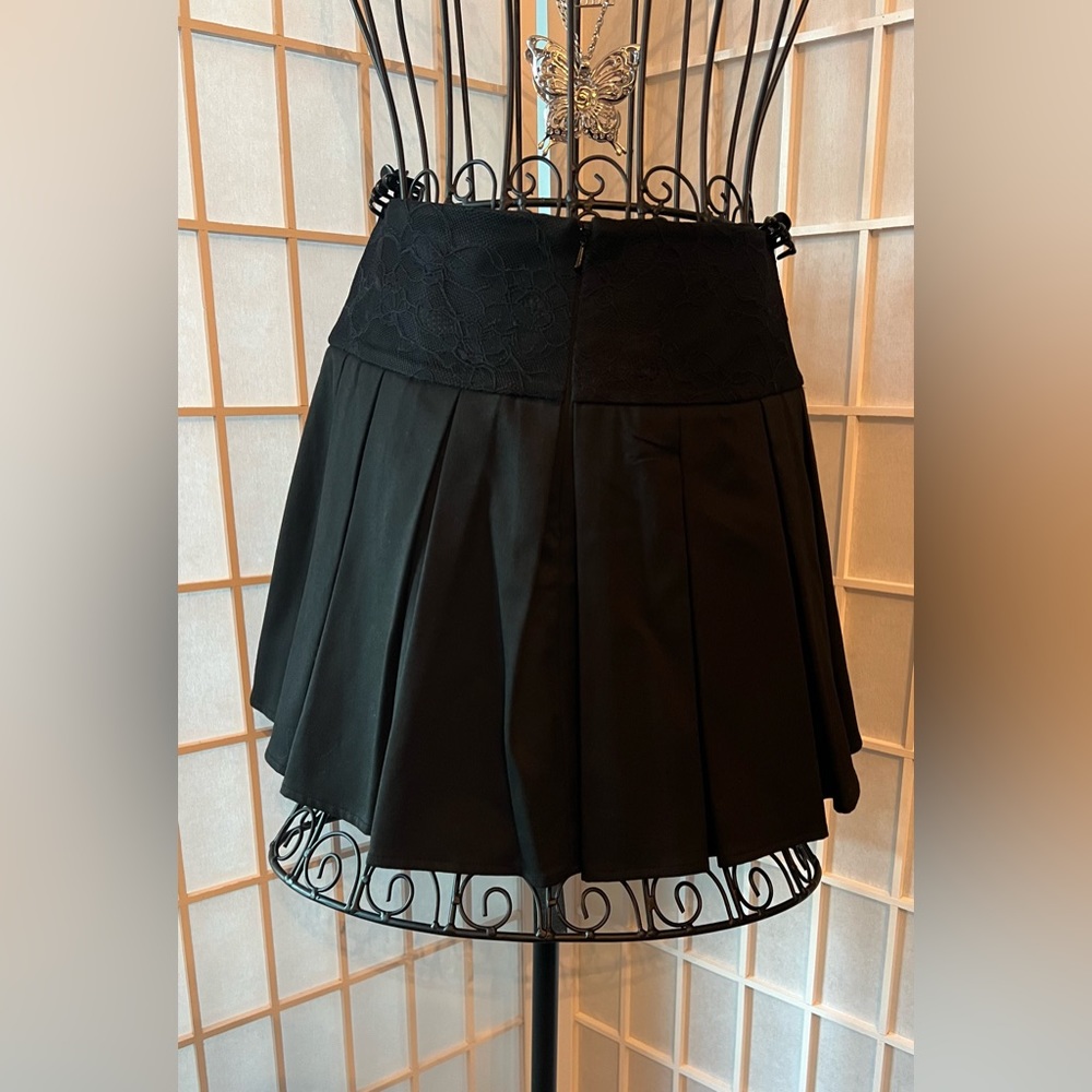 BEBE Black Lace Waist Pleated Mini Skirt - Picture 3 of 7